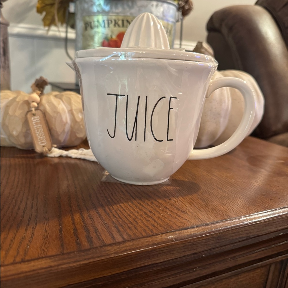 Rea Dunn White Ceramic Juice Squeezer